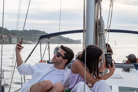 Lisboa: Cruzeiro no Rio Tejo ao pôr do sol com bebidasTour em pequenos grupos