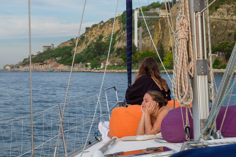 Découvrez les rives de Lisbonne : Excursion à la voile le long du Tage