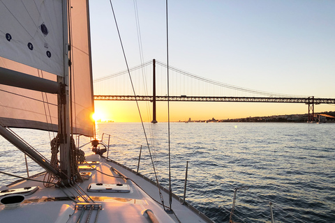 Lisboa: Cruzeiro no Rio Tejo ao pôr do sol com bebidasTour em pequenos grupos