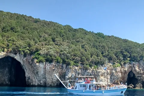 Dalla città di Corfù: crociera in barca di un'intera giornata a Syvota e alla Laguna Blu