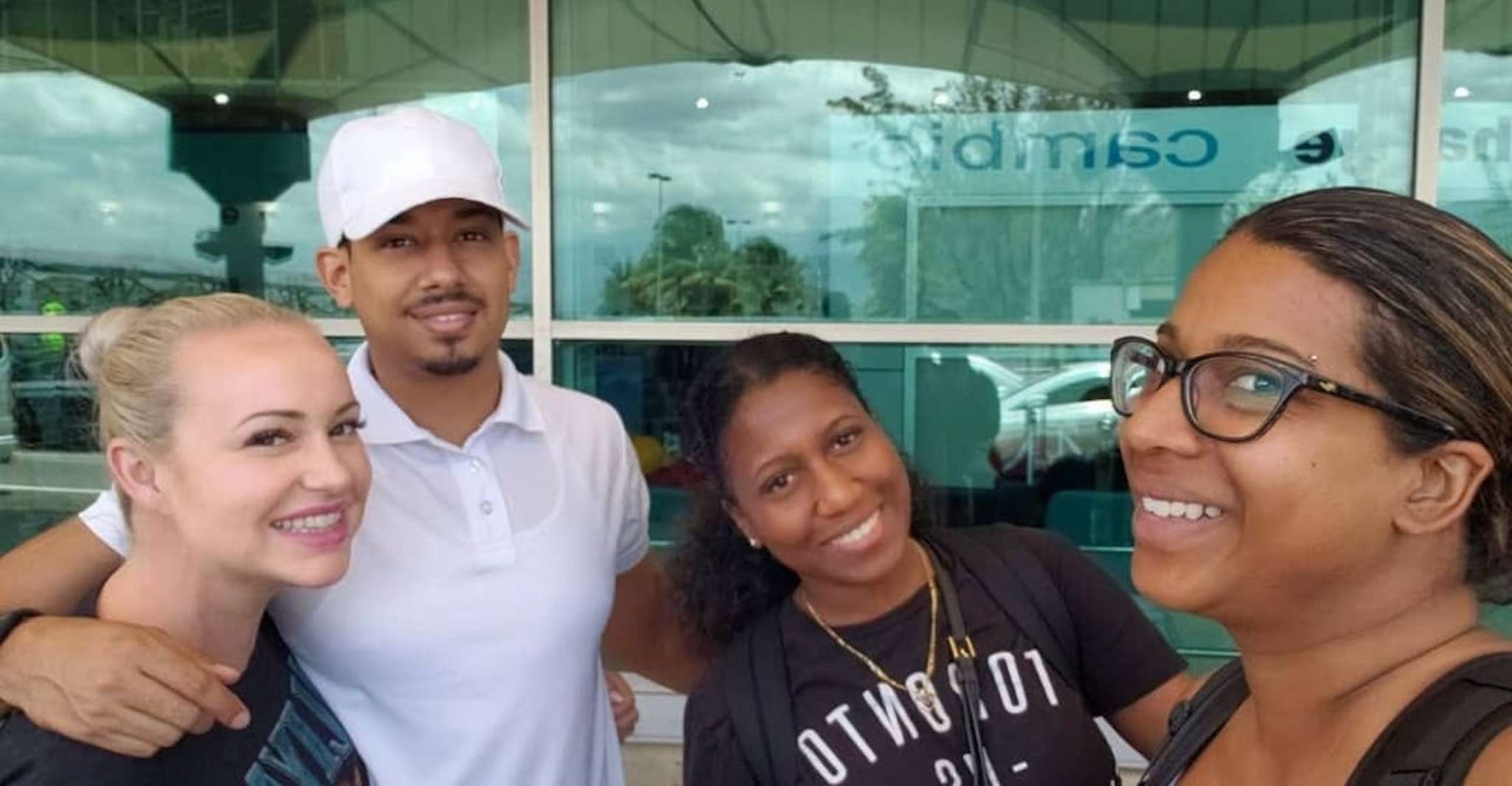 Traslado privado desde/hacia el aeropuerto de Kingston - Hizvo