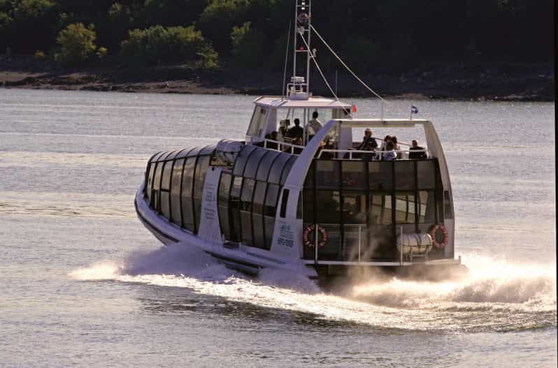 Quebec City AnnedeBeaupré v Quebecu Plavba po řece k bazilice St