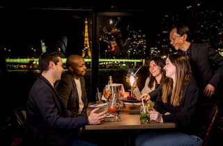 Paris: Seine-Dinner-Bootsfahrt mit Champagner und Live-Musik