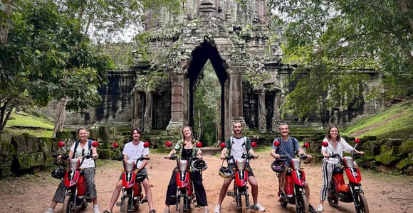 Siem Reap: E-Bike Guided Tour of Angkor Wat with Local Lunch