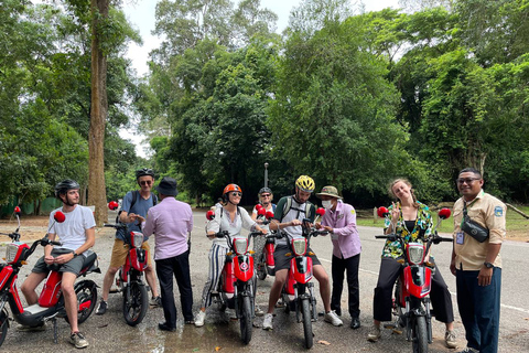 Siem Reap: Geführte Tempeltour mit dem E-Bike inkl. Mittagessen