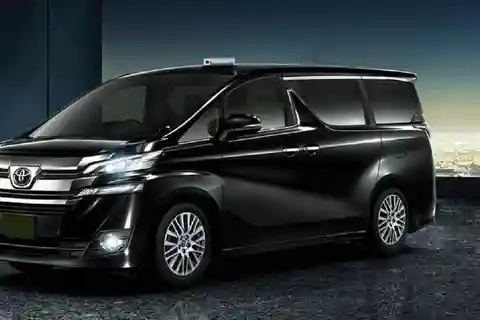 Tokyo: One-Way Private Transfer to/from Yokohama
