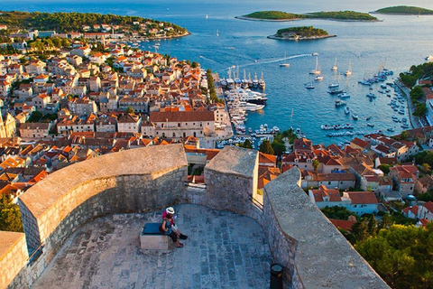 Split: Bol, Hvar, Isla de Pakleni y Solta Excursión de día completoExcursión de un día a Bol, Hvar, la isla de Pakleni y Solta