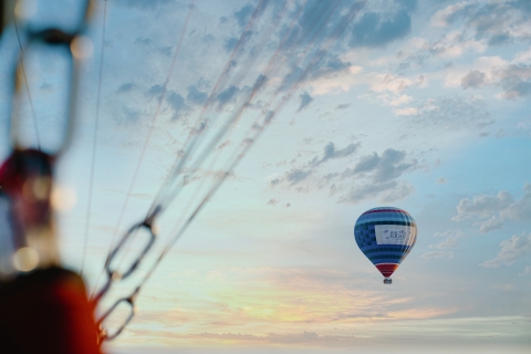 Dubai: ballonvaart bij zonsopgang met ontbijtbuffetDubai: ticket voor heteluchtballon bij zonsopgang met ontbijtbuffet