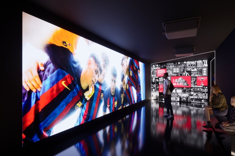 Barcelona: privébezoek aan het FC Barcelona-museum en rondleiding door Camp NouRondleiding in het Spaans om 10.00 uur