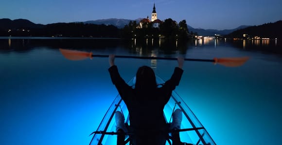 Bled: Geführte Kajaktour in einem transparenten Kajak