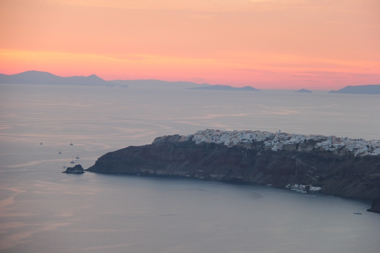 Visite privée sur mesure : Explorez Santorin avec style6 heures de visite privée