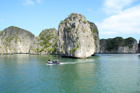 Lan ha Bay Luxe cruise dagtrip, kajakken, zwemmen, fietsenLan ha Bay Luxe cruise dagtocht, Kajakken, Zwemmen, Fietsen