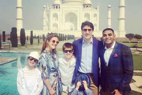New Delhi:Private Sunrise Day Trip to Taj Mahal with Entrane