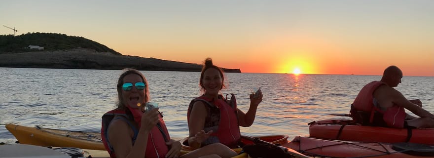 Ibiza : Kayak de mer au coucher du soleil et visite des grottes marines