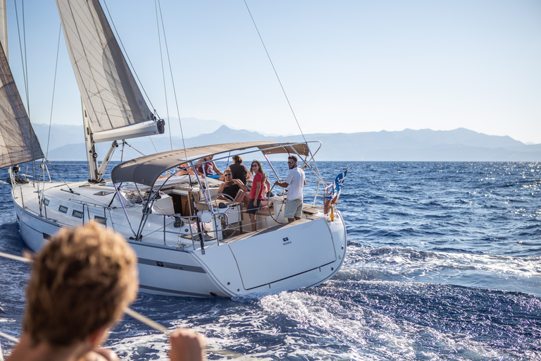 Heraklion: Gita in barca a vela privata all&#039;isola di DiaEscursione privata di mezza giornata su una barca a vela Dufour 32