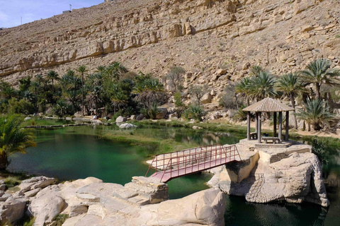 From Muscat: 2-Day Wadi Bani Khalid & Wahiba Sands Tour