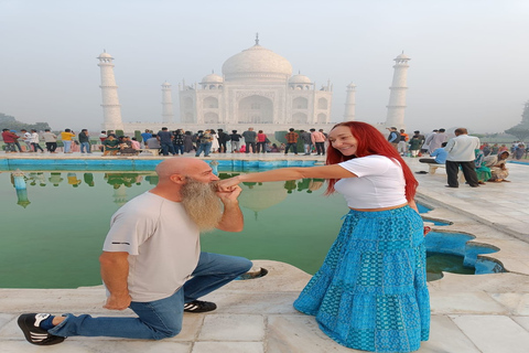 Från New Delhi: Privat utflykt till Taj Mahal i soluppgångTur utan lunch och inträdesavgift