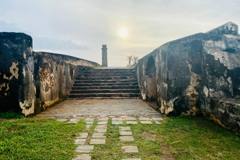 Visite du Fort de Galle (patrimoine mondial de l'UNESCO) en voiture privée au départ de ColomboVisite guidée du fort de Galle en voiture privée