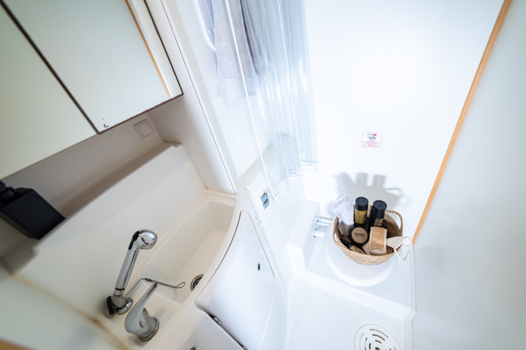 Crociera privata in catamarano a Santorini con BBQ e drink