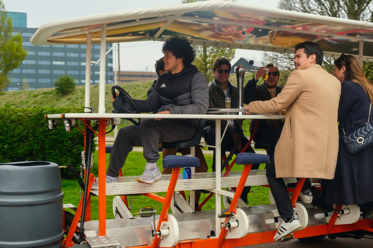 Amsterdam : Excursion à vélo à la découverte des bières hollandaises avec bar à bordVisite en groupe sur un vélo festif