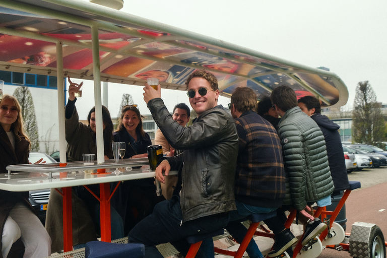 Amsterdam : Excursion à vélo à la découverte des bières hollandaises avec bar à bordVisite en groupe sur un vélo festif