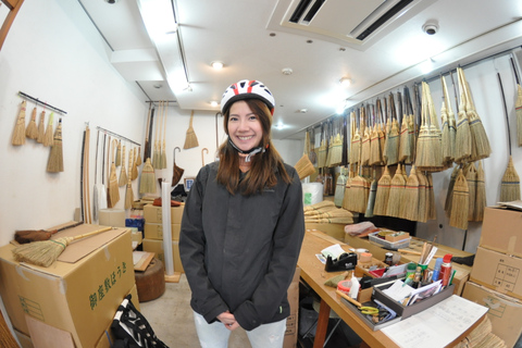 Tokyo: Private Cycling Tour with cute E-bike