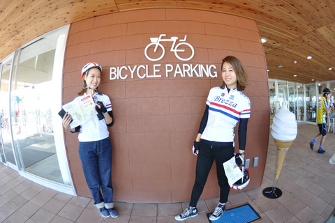 Tokyo: Private Cycling Tour with cute E-bike