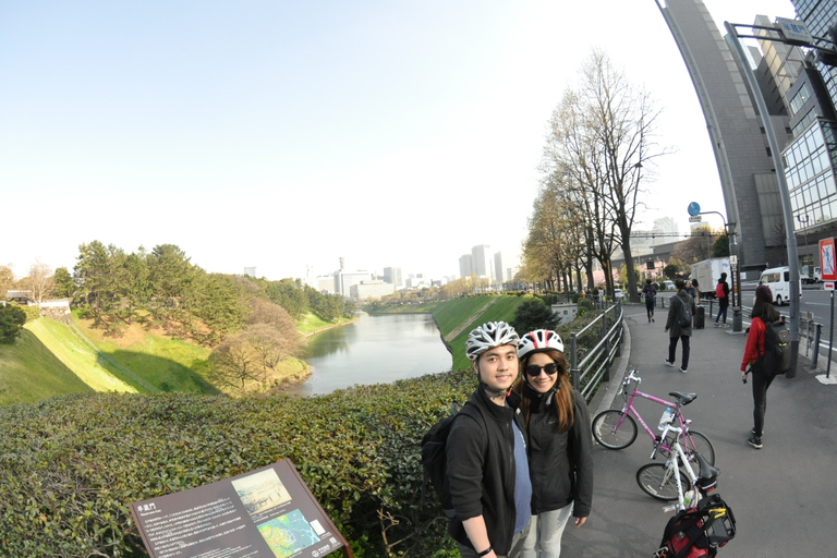 Tokyo: Private Cycling Tour with cute E-bike