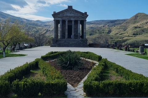 Templo Garni, Monasterio GeghardVisita privada