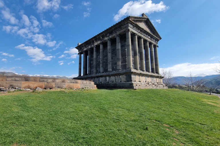 &quot;Viagem no tempo: Templo de Garni e Mosteiro de Geghard&quot;tour privado