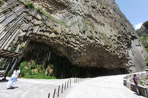 &quot;Viaggio nel tempo: il tempio di Garni e il monastero di Geghard&quot;.Giro privato