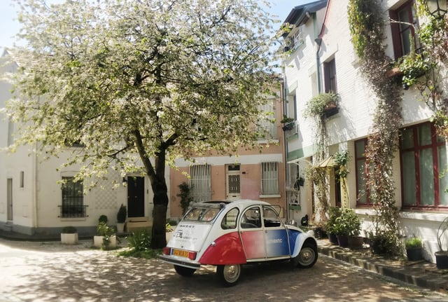 Off-the-Beaten Track in Paris: 2-Hour Vintage 2CV Tour