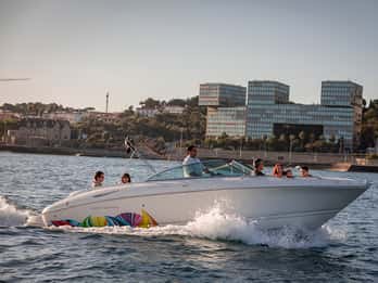 Private boat with skipper, fuel, food and drinks