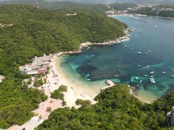 Descubre Huatulco: playa, sabores y más