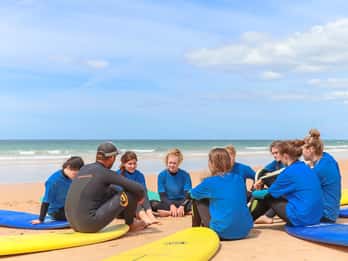 Quarteira: 2-Hour Surf Lesson at Falésia Beach