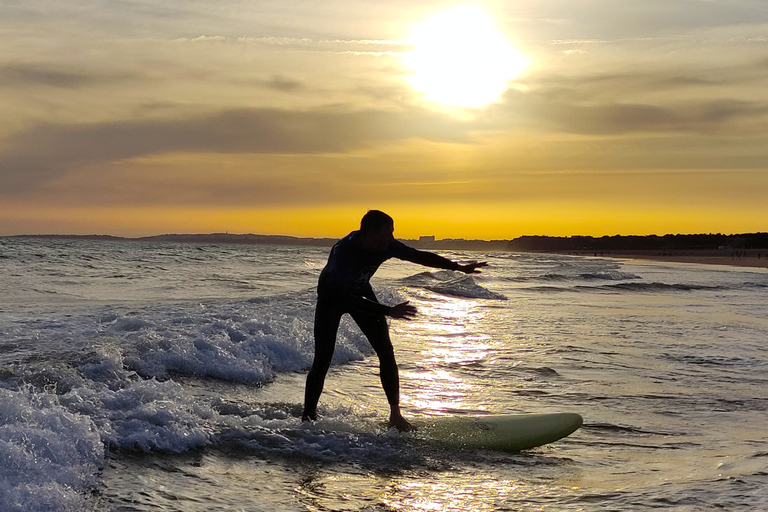 Vilamoura : leçon de surf de 2 heures à la plage de FalésiaVilamoura ; 2 heures de cours de surf sur la plage de Falésia