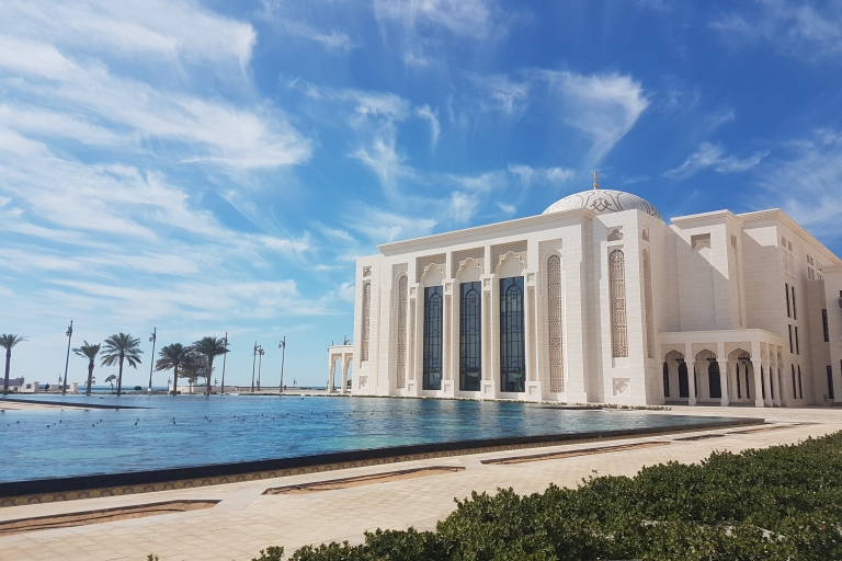 Z Dubaju: Abu Dhabi Tour Pałac Królewski i Etihad TowersWspólna wycieczka grupowa w języku niemieckim