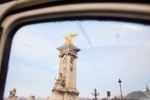 París clásico y romántico: tour de 3 horas en 2CV vintageParís clásico y romántico: Tour de 2 horas por la vendimia de 3 horas