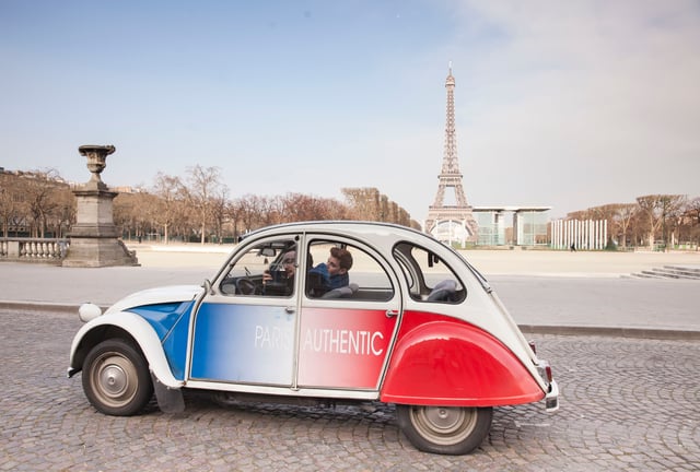 Paris : visite romantique en 2 CV vintage