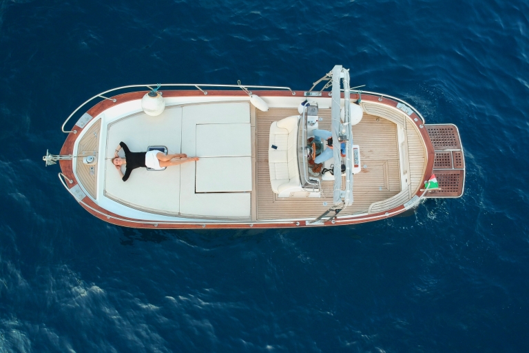 Côte amalfitaine : Excursion en bateau privé avec Prosecco et plongée en apnéeExcursion privée en bateau d'une journée sur la côte amalfitaine