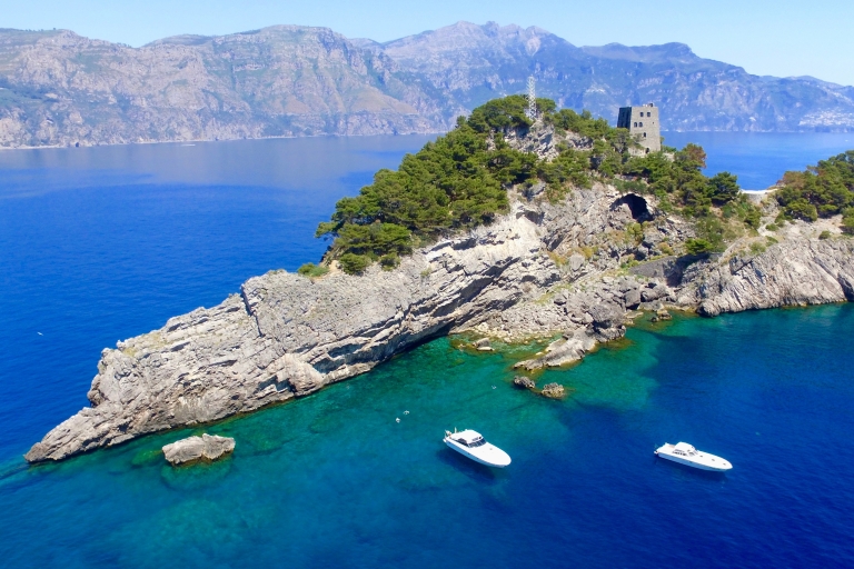 Amalfikust: privéboottocht met prosecco en snorkelenPrivérondvaart van een hele dag langs de kust van Amalfi