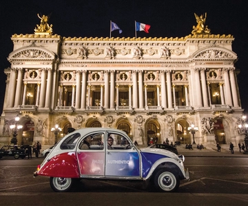 Paris: Discover Paris by Night in a Vintage Car with a Local