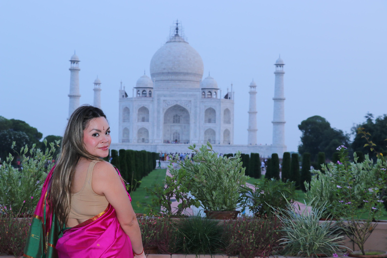 Taj Mahal Express Entry Tour – Priority Entry, No Waiting Local Expert Tour Guide Only