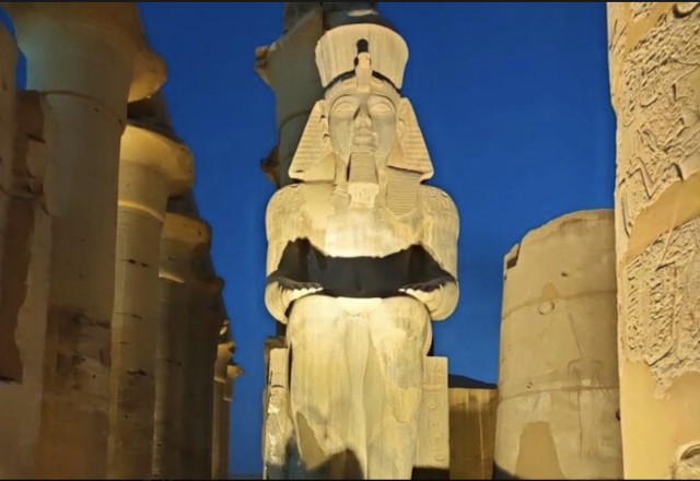 Visit Luxor East and West Banks Private Tour with Guide and Lunch in Luxor, Egypt