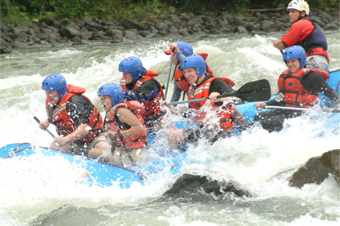 Rafting Pacuare La Fortuna con navetta per SJO o Puerto ViejoOpzione standard