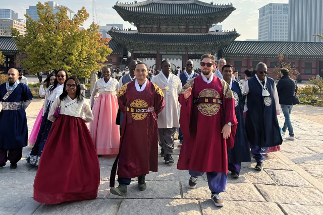 Visit Seoul City Hightlights, Palace Tour, and Optional Hanbok in Itaewon, South Korea