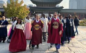 Seoul: City Highlights and Historic Palace Tour with Hanbok