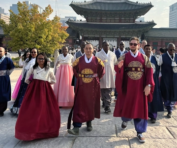 City Hightlights, Palace Tour, and Optional Hanbok