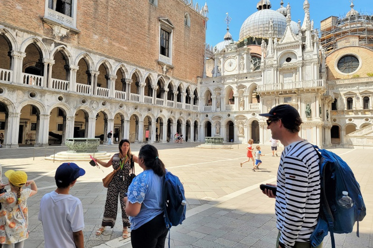 Venedig: Dogepalatset och Markusplatsen med gondolturVenedig: Dogepalatset och Markuskyrkan med gondoltur