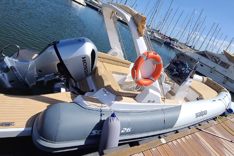 Cagliari: Båttur, 4 stopp, simning, snorkling och 1 spritzCagliari: båttur, 4 stopp, simning, snorkling och 1 spritz